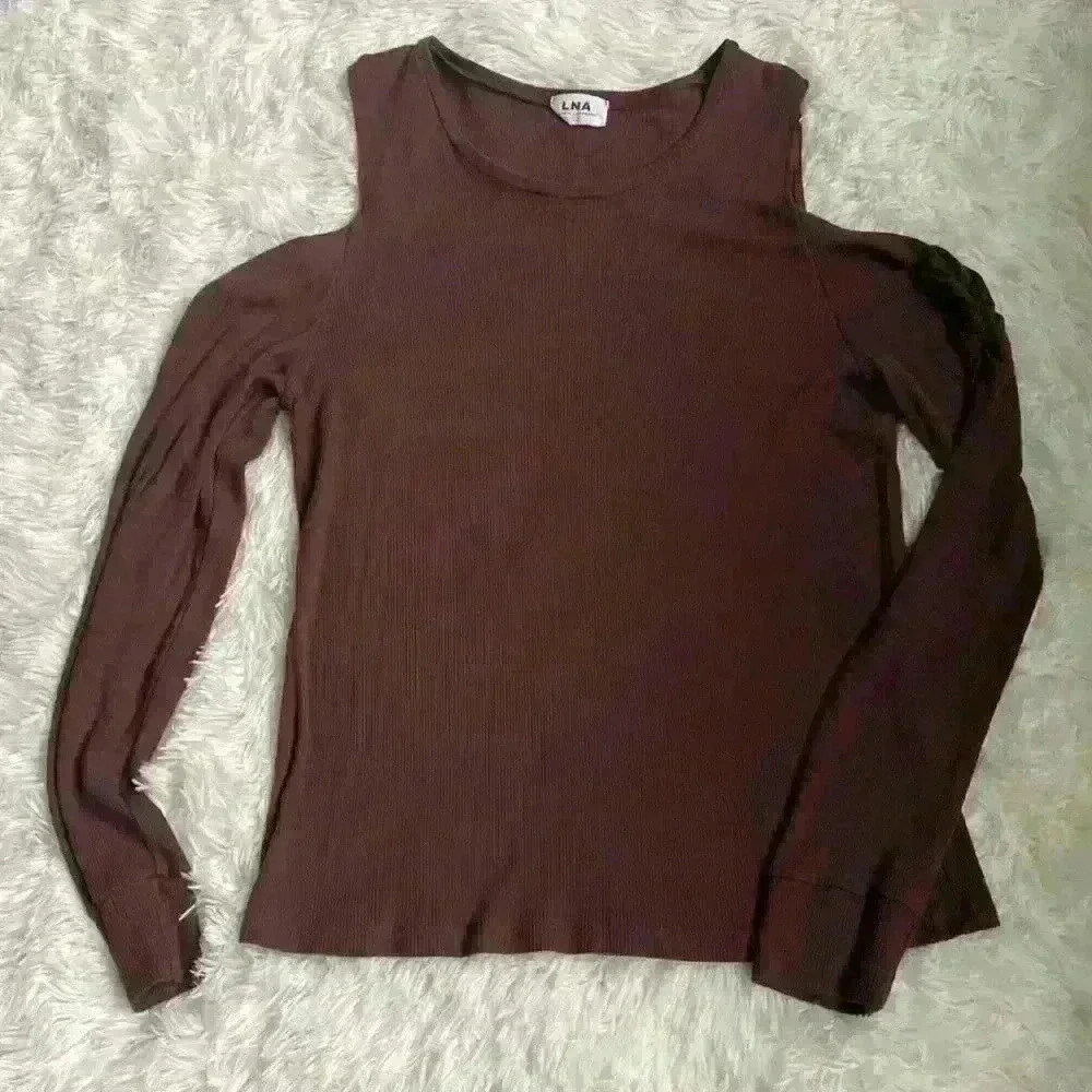 LNA Cold shoulder long sleeve top. Brown. Size Large. Ruched sleeve.